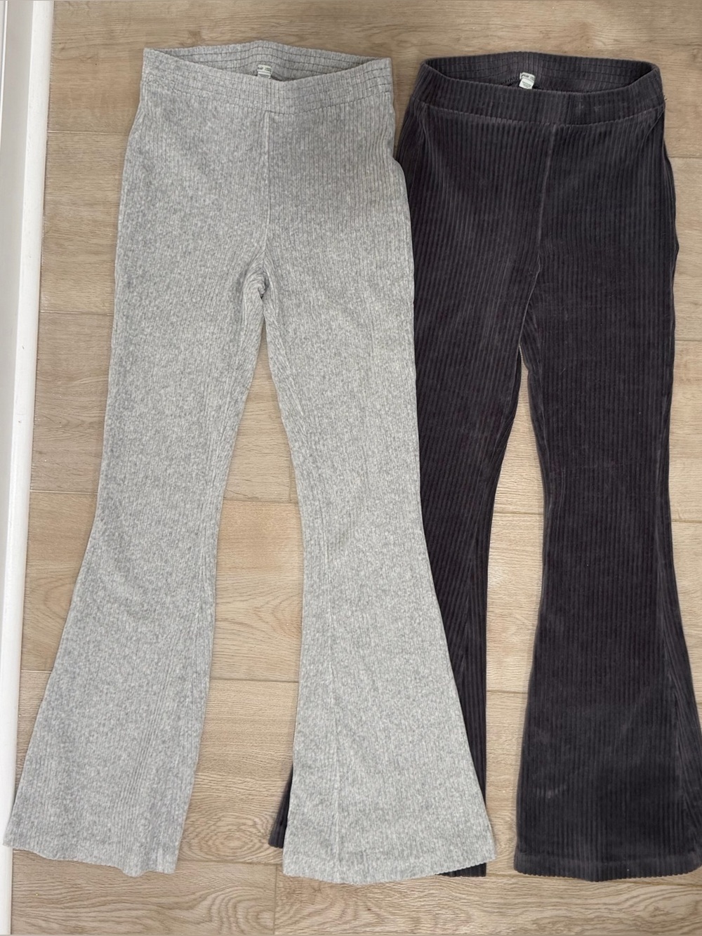 Pair of Aerie soft ribbed boot cut leggings, light & dark Gray, size S